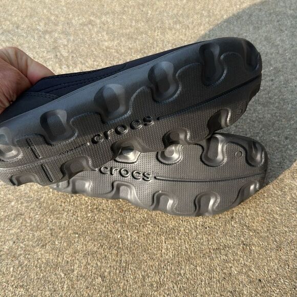 Women’s Croc Slip Ons. Black sz 7 - Picture 5 of 5